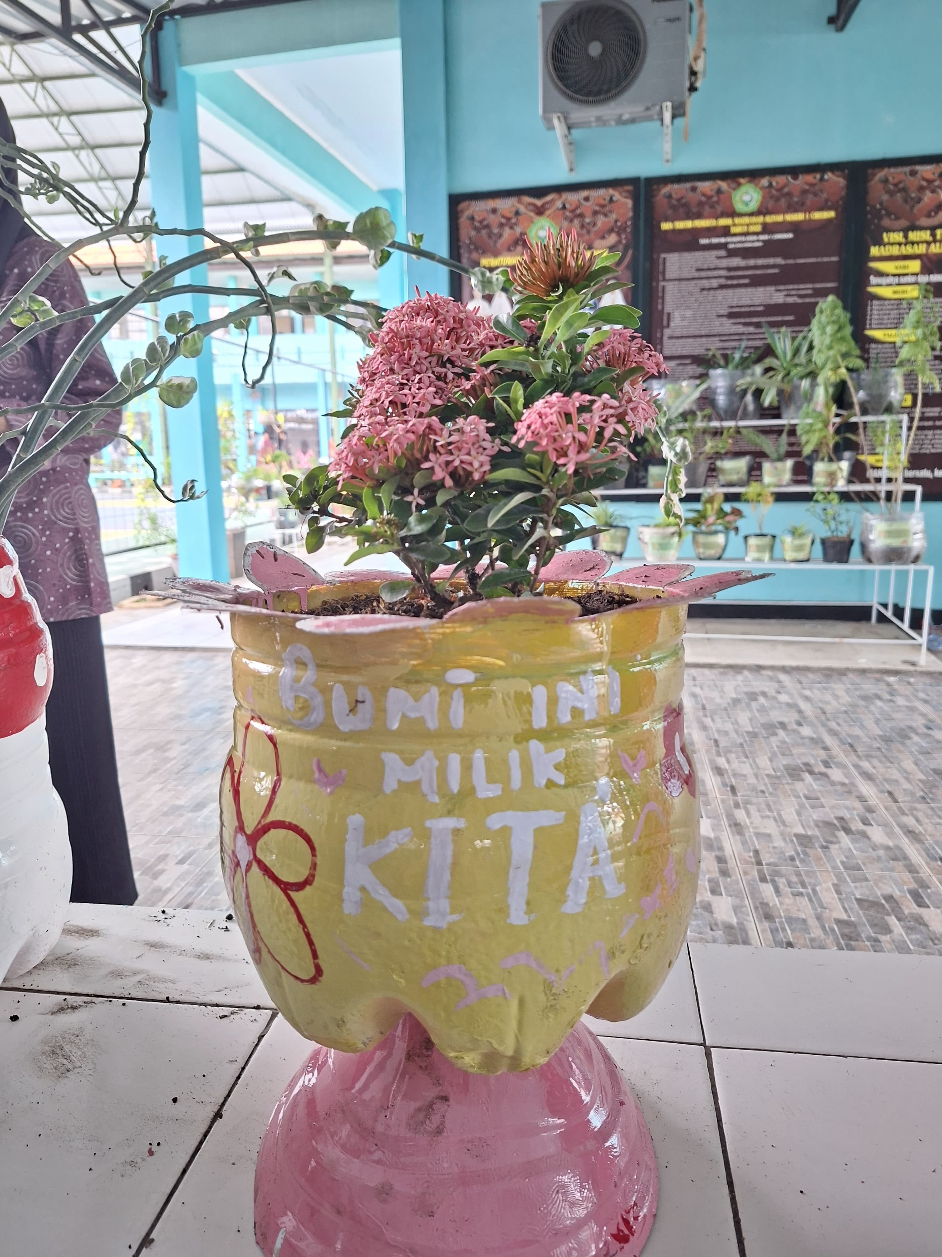 Bunga Asoka, kelas X.1